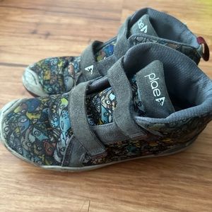 Plae Max Hi top Sneakers for KIDS boy 3.5 youth Odyssea Design